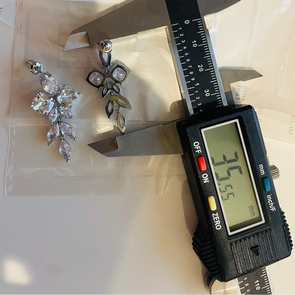 Anthro Crystal Clusters Large Long Leaf Shaped Dangle Drop Earrings Clear - Picture 11 of 12